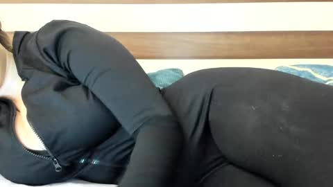 Snapshot of 00ingrid00 chatting on February 19, 12:25 am 00ingrid00 online show from February 19, 12:25 am