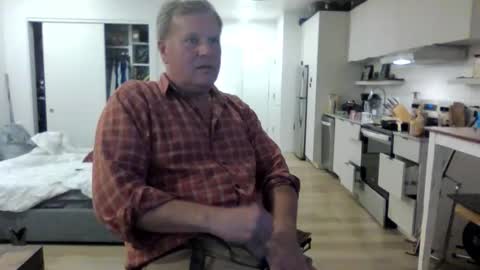 Snapshot of 1029mn chatting on October 18, 2:47 am Takin Profits online show from October 18, 2:47 am