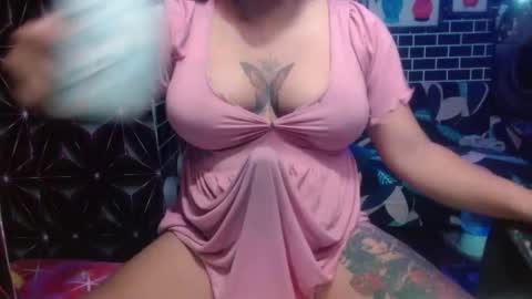 Snapshot of 11inchmonstercock4u chatting on June 4, 2:17 am i am trixie im Your Selfsucking Mistress online show from June 4, 2:17 am