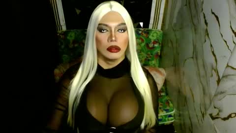 Snapshot of 11inchsinglecious chatting on March 8, 6:50 am HUGECOCK online show from March 8, 6:50 am