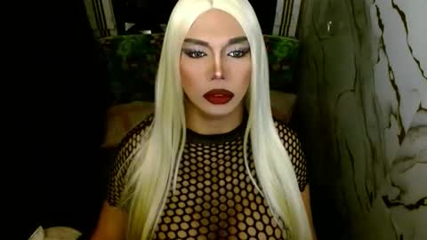 Snapshot of 11inchsinglecious chatting on March 20, 11:04 am HUGECOCK online show from March 20, 11:04 am