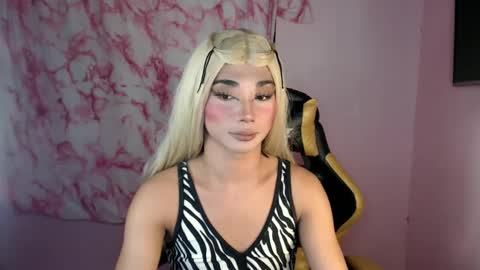 Snapshot of 18_nicole chatting on February 15, 8:33 pm barbie online show from February 15, 8:33 pm