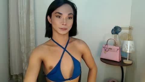 Snapshot of 18_nicole chatting on November 14, 5:28 am barbie online show from November 14, 5:28 am