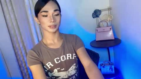 Snapshot of 18_nicole chatting on December 16, 12:04 am barbie online show from December 16, 12:04 am