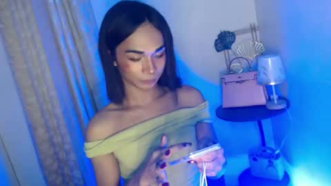 Snapshot of 18_nicole chatting on December 20, 4:25 pm barbie online show from December 20, 4:25 pm