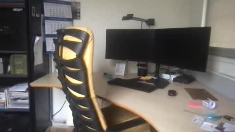 Snapshot of 18hereman chatting on December 14, 11:07 am man 18 but cute online show from December 14, 11:07 am