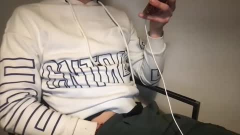 Snapshot of 18hereman chatting on December 31, 12:54 am man 18 but cute online show from December 31, 12:54 am