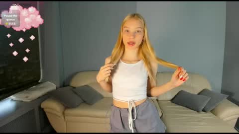 Snapshot of 18kira18 chatting on November 10, 5:06 am Kira online show from November 10, 5:06 am