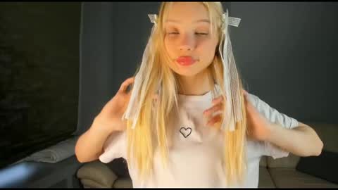 Snapshot of 18kira18 chatting on November 28, 4:48 am Kira online show from November 28, 4:48 am