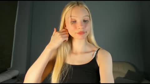 Snapshot of 18kira18 chatting on December 4, 4:55 am Kira online show from December 4, 4:55 am