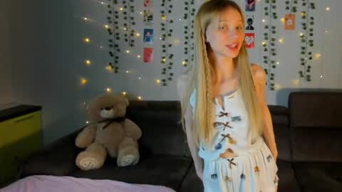 Kira online show from March 18, 4:54 pm