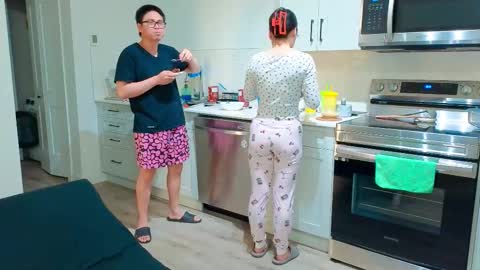 Tong  Ralph online show from February 4, 2:06 am