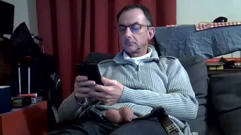 Snapshot of 18remy45 chatting on April 17, 4:32 pm 18remy45 online show from April 17, 4:32 pm