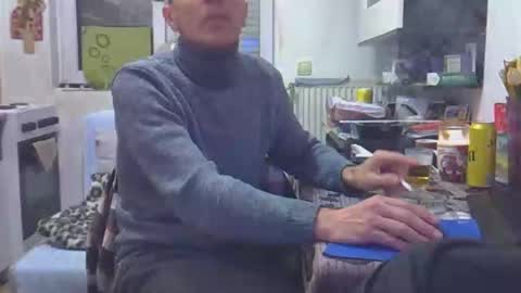 Snapshot of 1973man chatting on December 14, 7:18 pm 1973man online show from December 14, 7:18 pm