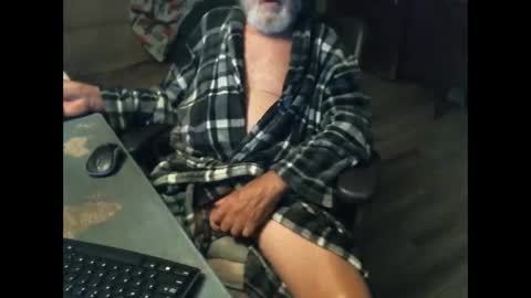 1handyanddee online show from June 11, 2:00 am