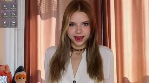 Mia online show from July 11, 11:24 am