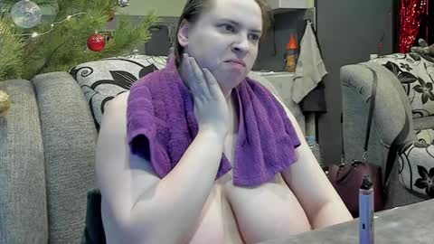 Snapshot of 1lindsey1 chatting on December 24, 8:11 am 1LINDSEY1 online show from December 24, 8:11 am