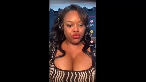 Lillycakes online show from February 16, 2:40 am