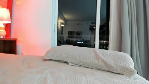 Snapshot of 1lovely1 chatting on December 27, 3:53 am Onna online show from December 27, 3:53 am