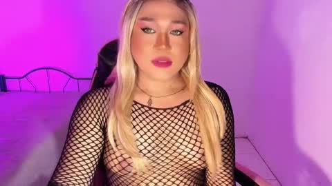 1lovelymess online show from October 17, 3:10 am