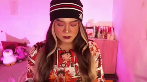 1lovelymess online show from April 24, 12:02 am