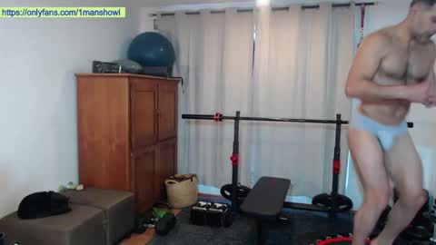 Snapshot of 1manshow11 chatting on November 30, 9:52 pm 1manshow11 online show from November 30, 9:52 pm