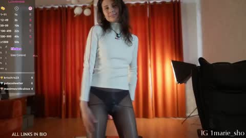 Snapshot of 1mari_01 chatting on May 20, 9:48 am Marie online show from May 20, 9:48 am