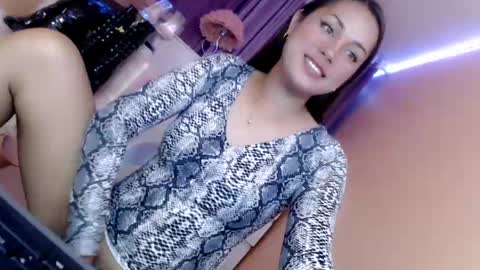 Snapshot of 1miracle_tranny chatting on May 29, 6:33 am 1miracle_tranny online show from May 29, 6:33 am