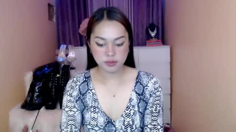 Snapshot of 1miracle_tranny chatting on June 1, 5:53 am 1miracle_tranny online show from June 1, 5:53 am