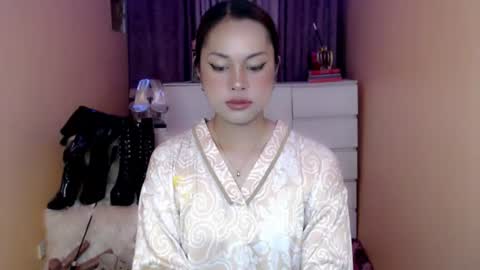 Snapshot of 1miracle_tranny chatting on June 22, 6:32 am 1miracle_tranny online show from June 22, 6:32 am