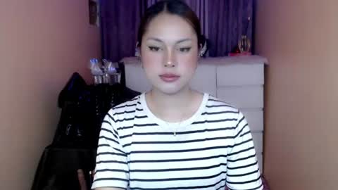 Snapshot of 1miracle_tranny chatting on July 8, 5:23 am 1miracle_tranny online show from July 8, 5:23 am