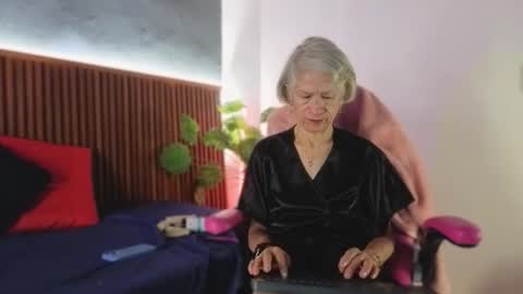 Miss Monserrate online show from February 7, 1:04 pm