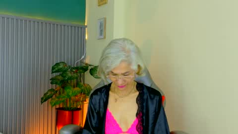 Miss Monserrate online show from June 17, 2:07 pm