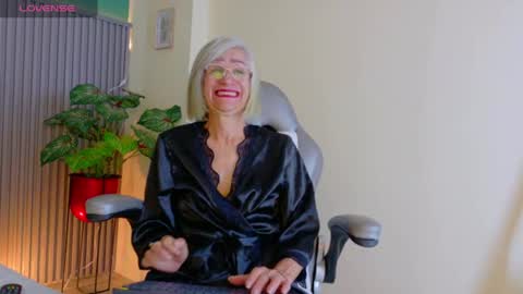 Miss Monserrate online show from July 18, 2:10 pm