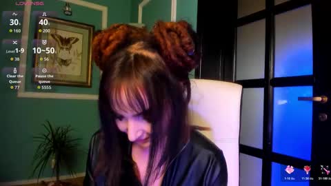 Moona  online show from November 4, 1:10 pm