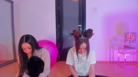 Moona  online show from February 13, 6:31 am