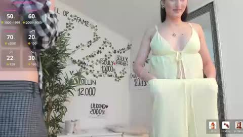 Snapshot of 1munique chatting on June 13, 6:50 pm Moona online show from June 13, 6:50 pm