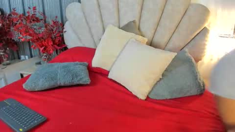 Snapshot of 1naughty_milf chatting on January 19, 2:21 pm Luisa online show from January 19, 2:21 pm