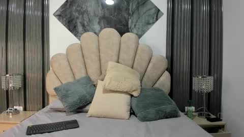 Snapshot of 1naughty_milf chatting on February 7, 11:41 pm Luisa online show from February 7, 11:41 pm