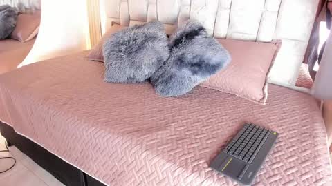Snapshot of 1naughty_milf chatting on May 10, 12:27 am Luisa online show from May 10, 12:27 am