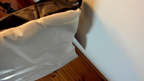 Snapshot of 1naughty_milf chatting on June 10, 11:31 am Luisa online show from June 10, 11:31 am