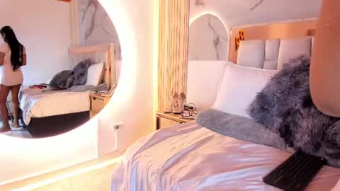 Snapshot of 1naughty_milf chatting on June 14, 2:24 am Luisa online show from June 14, 2:24 am