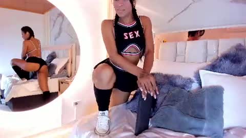 Snapshot of 1naughty_milf chatting on June 14, 2:30 pm Luisa online show from June 14, 2:30 pm