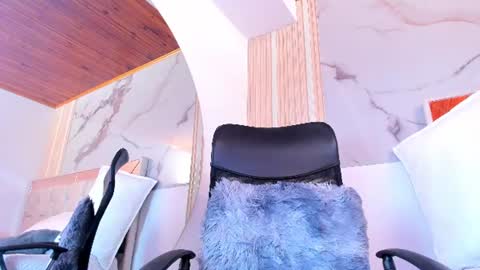 Snapshot of 1naughty_milf chatting on June 15, 2:36 am Luisa online show from June 15, 2:36 am