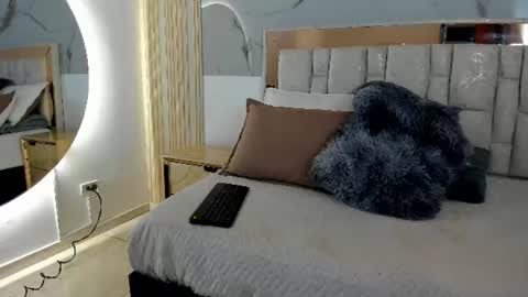 Snapshot of 1naughty_milf chatting on June 16, 8:17 am Luisa online show from June 16, 8:17 am
