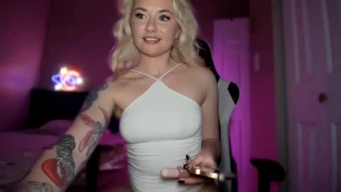 Snapshot of 1snow_bunny chatting on February 11, 2:57 am Rita online show from February 11, 2:57 am