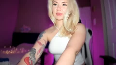 Snapshot of 1snow_bunny chatting on February 22, 3:56 am Rita online show from February 22, 3:56 am