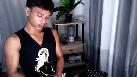 1sweetloverxx online show from July 15, 5:51 pm