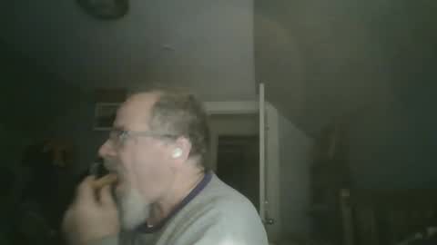 Snapshot of 2003dynawideglide chatting on January 25, 3:40 am 2003dynawideglide online show from January 25, 3:40 am