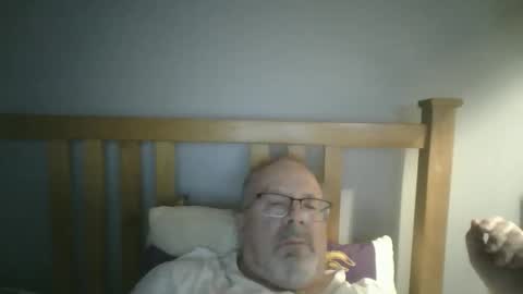 Snapshot of 2003dynawideglide chatting on April 18, 2:37 am 2003dynawideglide online show from April 18, 2:37 am